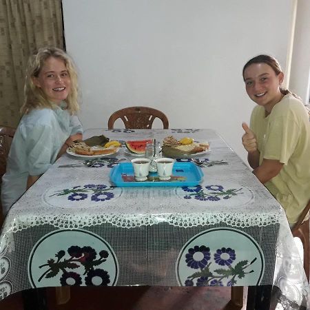 Colonial Surfing Villa Hostel & Home Stay Midigama Luaran gambar