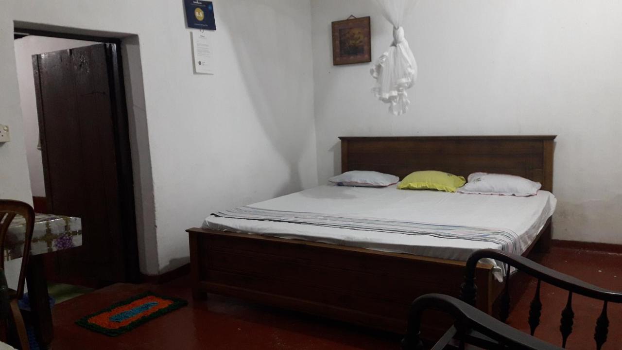 Colonial Surfing Villa Hostel & Home Stay Midigama Luaran gambar