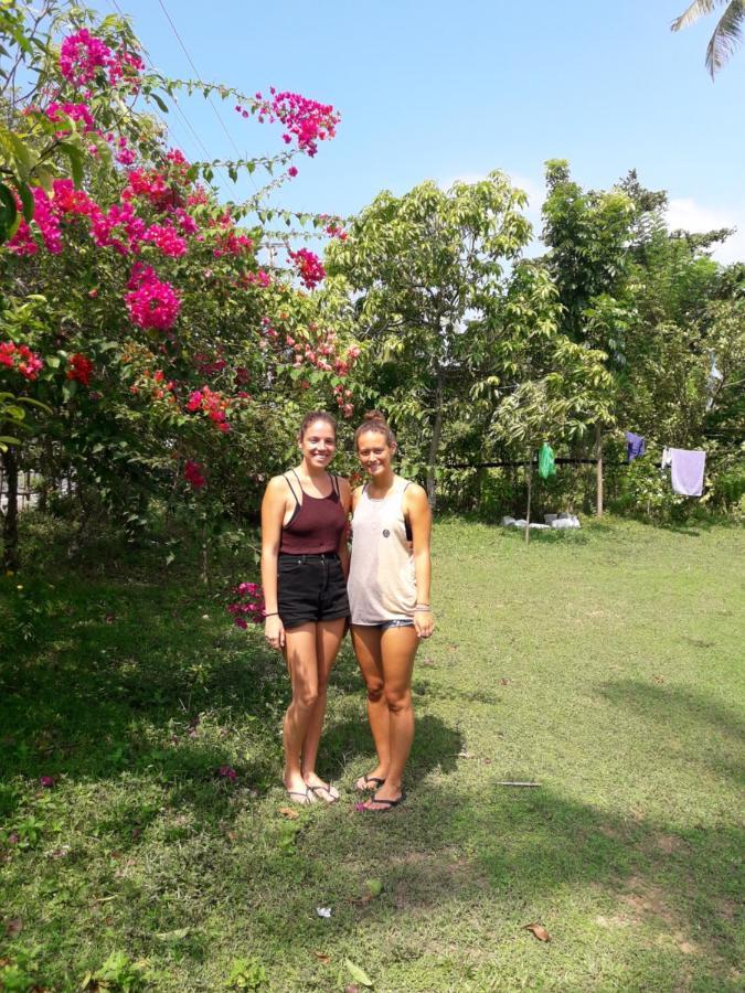 Colonial Surfing Villa Hostel & Home Stay Midigama Luaran gambar
