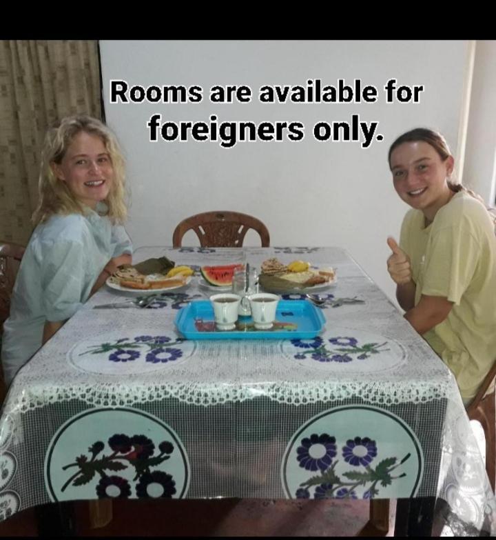Colonial Surfing Villa Hostel & Home Stay Midigama Luaran gambar