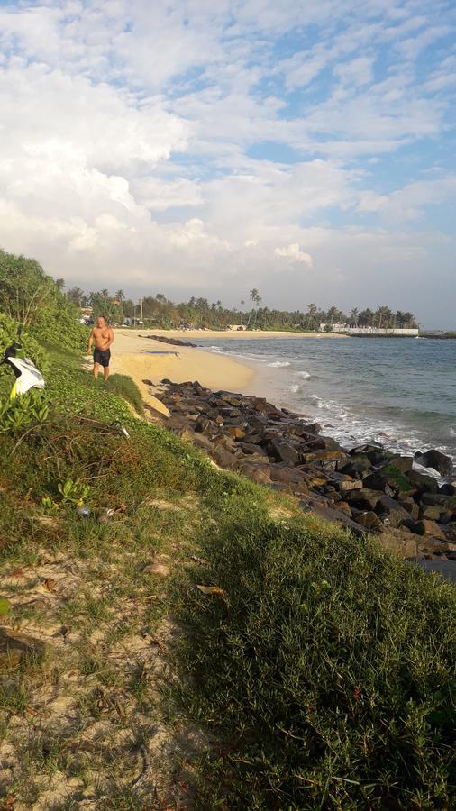 Colonial Surfing Villa Hostel & Home Stay Midigama Luaran gambar
