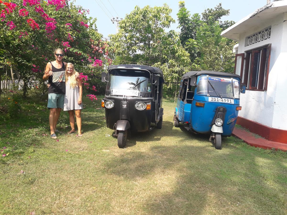 Colonial Surfing Villa Hostel & Home Stay Midigama Luaran gambar