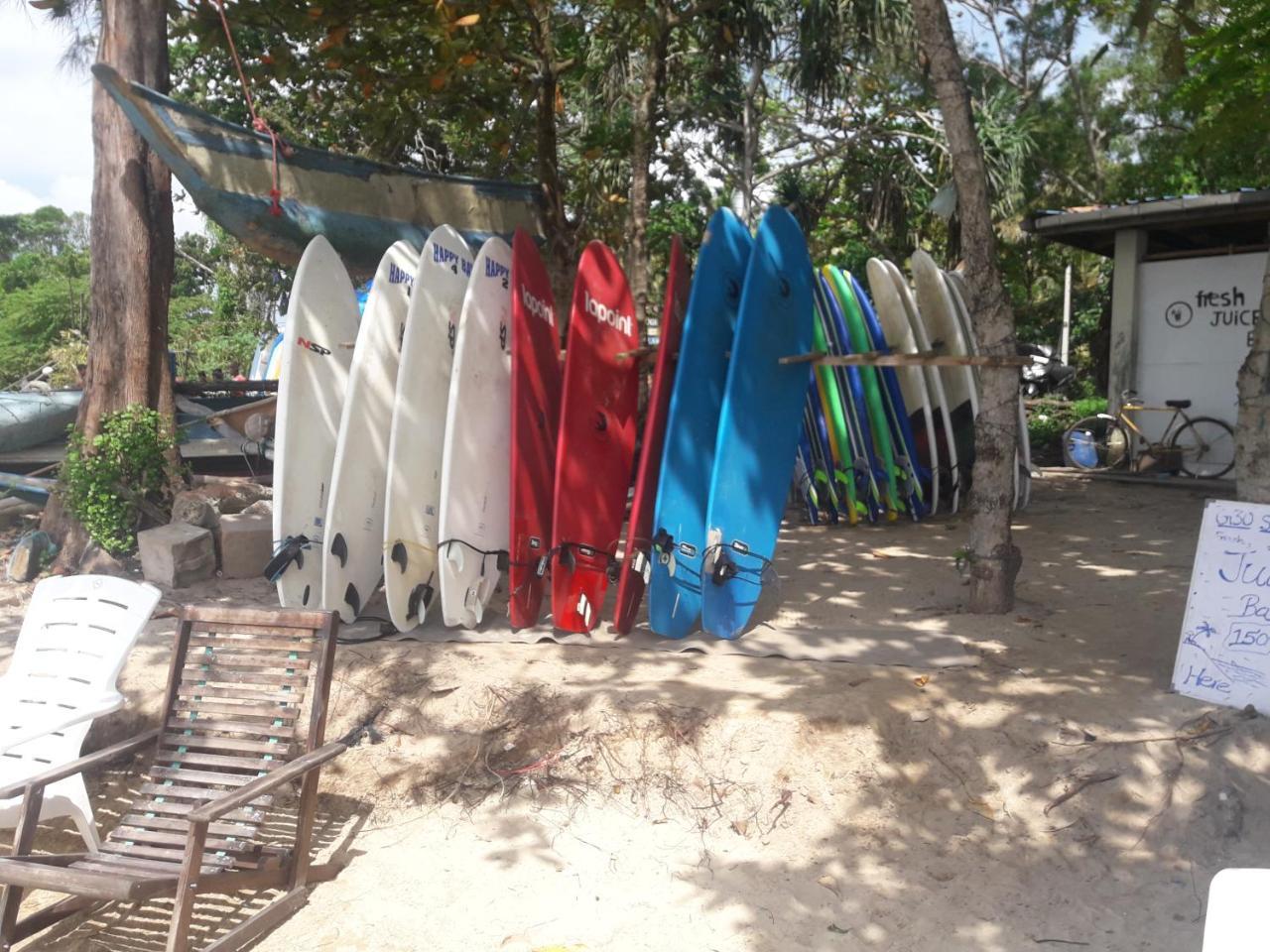 Colonial Surfing Villa Hostel & Home Stay Midigama Luaran gambar
