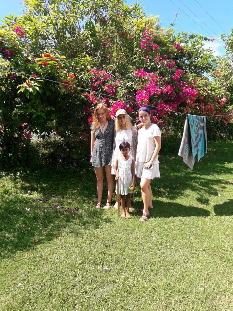 Colonial Surfing Villa Hostel & Home Stay Midigama Luaran gambar