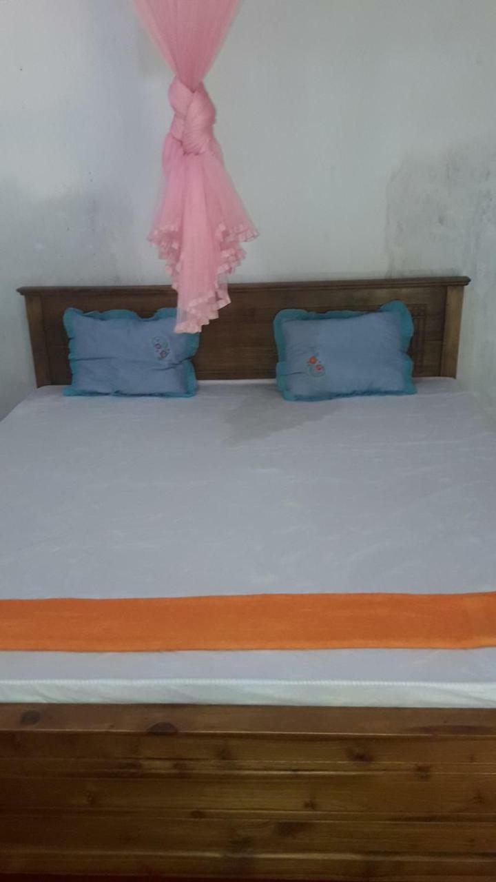 Colonial Surfing Villa Hostel & Home Stay Midigama Luaran gambar