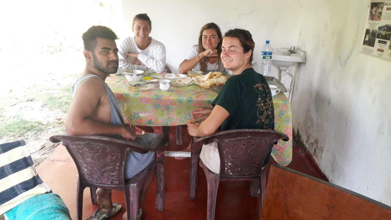 Colonial Surfing Villa Hostel & Home Stay Midigama Luaran gambar