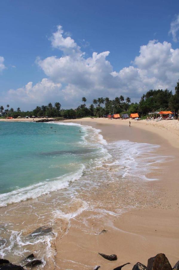 Colonial Surfing Villa Hostel & Home Stay Midigama Luaran gambar
