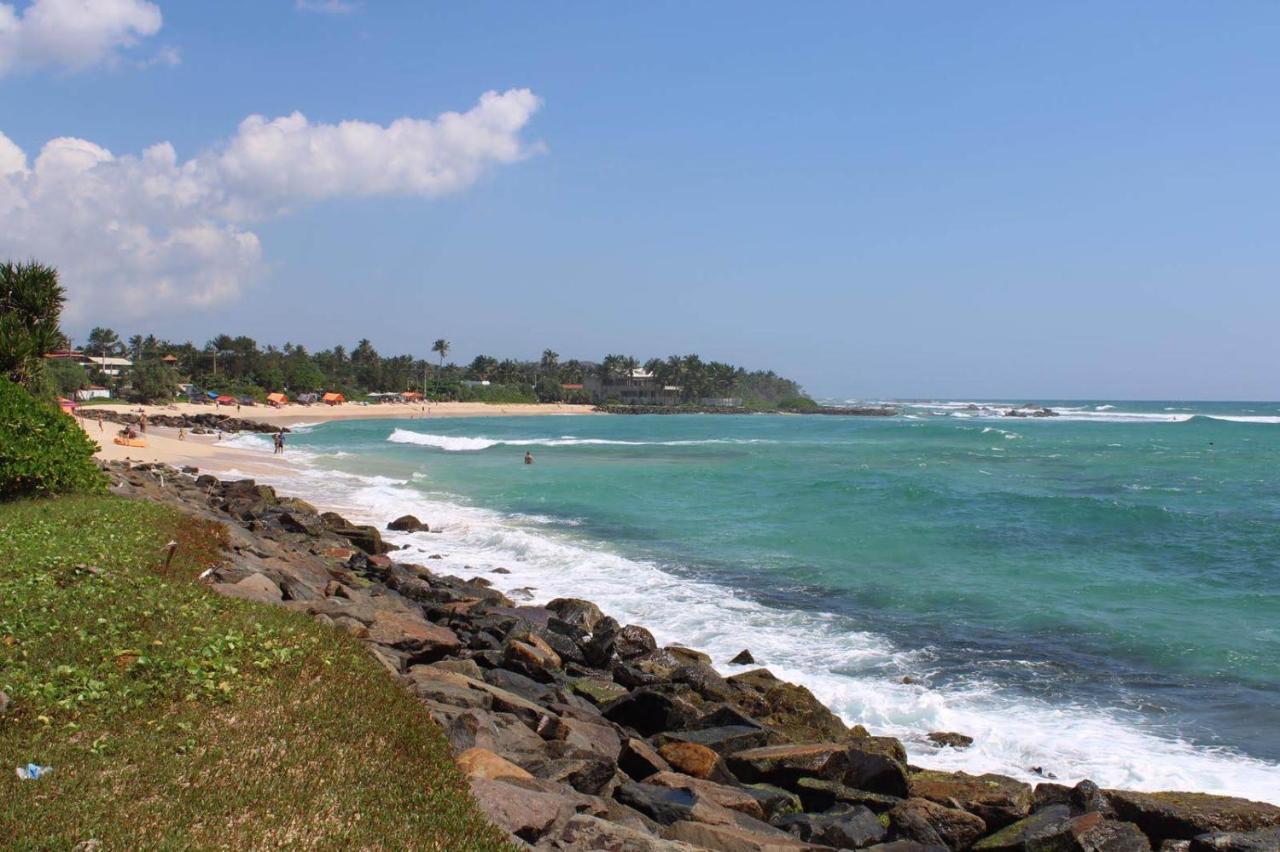Colonial Surfing Villa Hostel & Home Stay Midigama Luaran gambar