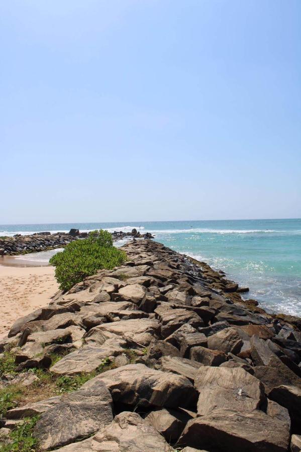 Colonial Surfing Villa Hostel & Home Stay Midigama Luaran gambar