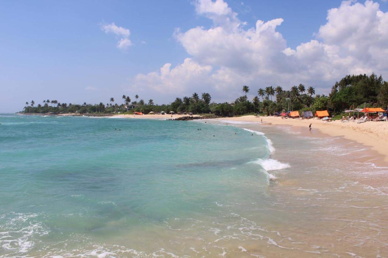 Colonial Surfing Villa Hostel & Home Stay Midigama Luaran gambar